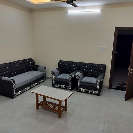 Shiv Shakti Homestay อุจเจน ภายนอก รูปภาพ