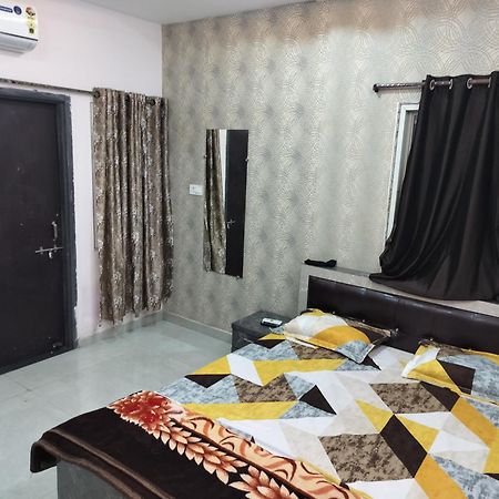 Shiv Shakti Homestay อุจเจน ภายนอก รูปภาพ