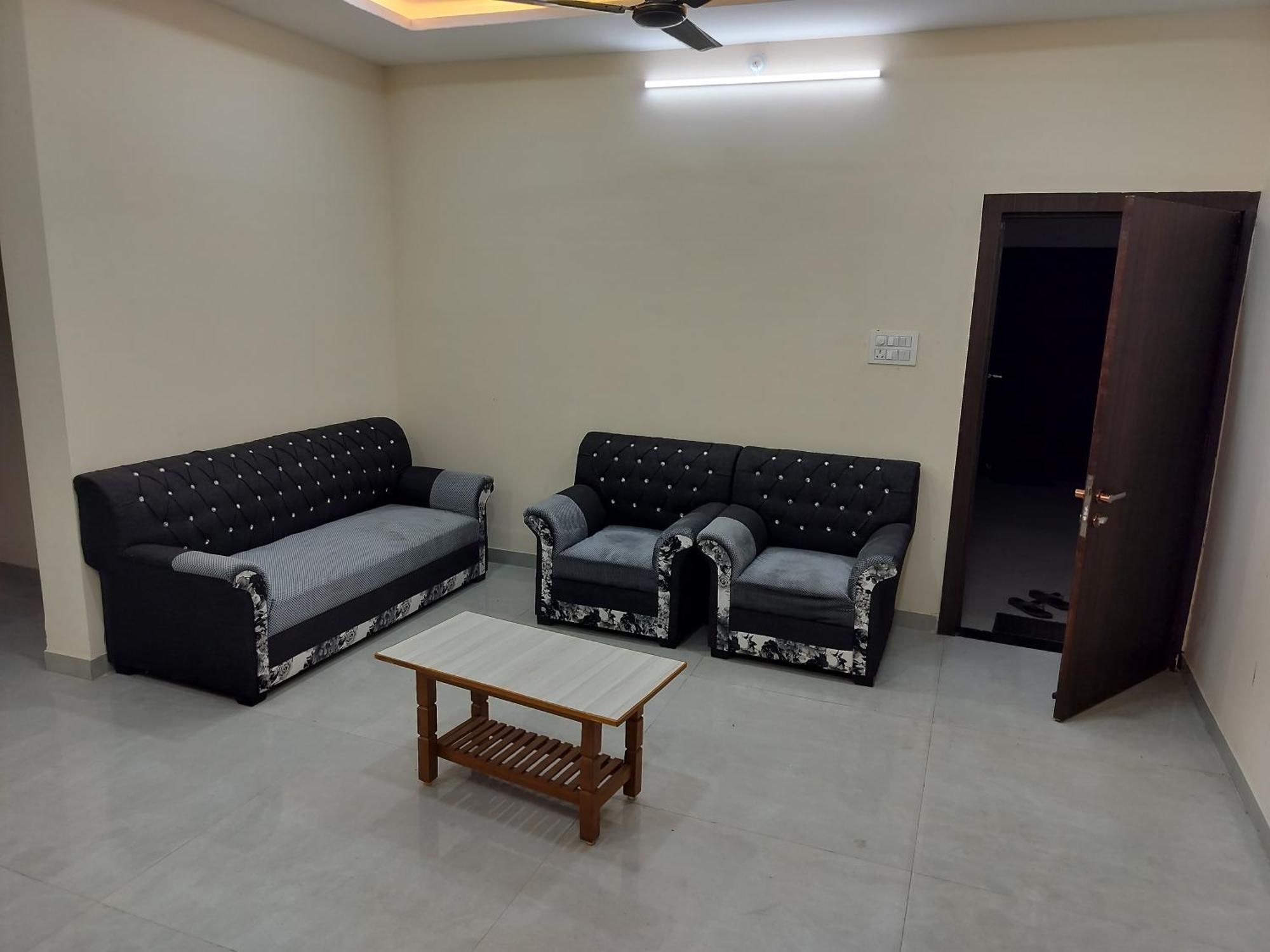 Shiv Shakti Homestay อุจเจน ภายนอก รูปภาพ