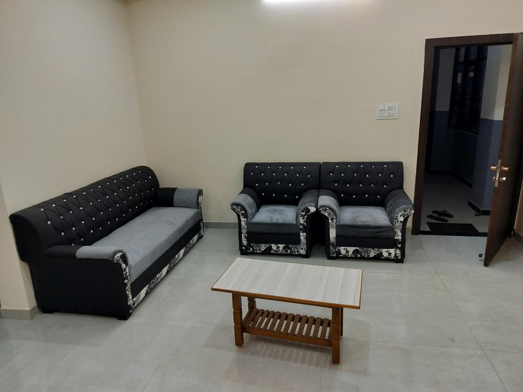 Shiv Shakti Homestay อุจเจน ภายนอก รูปภาพ